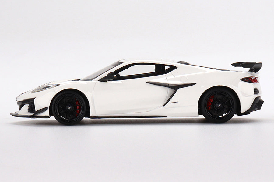 [ Back-order ] TSM TSM430669 1:43 Chevrolet Corvette Z06 2023 Arctic White model car