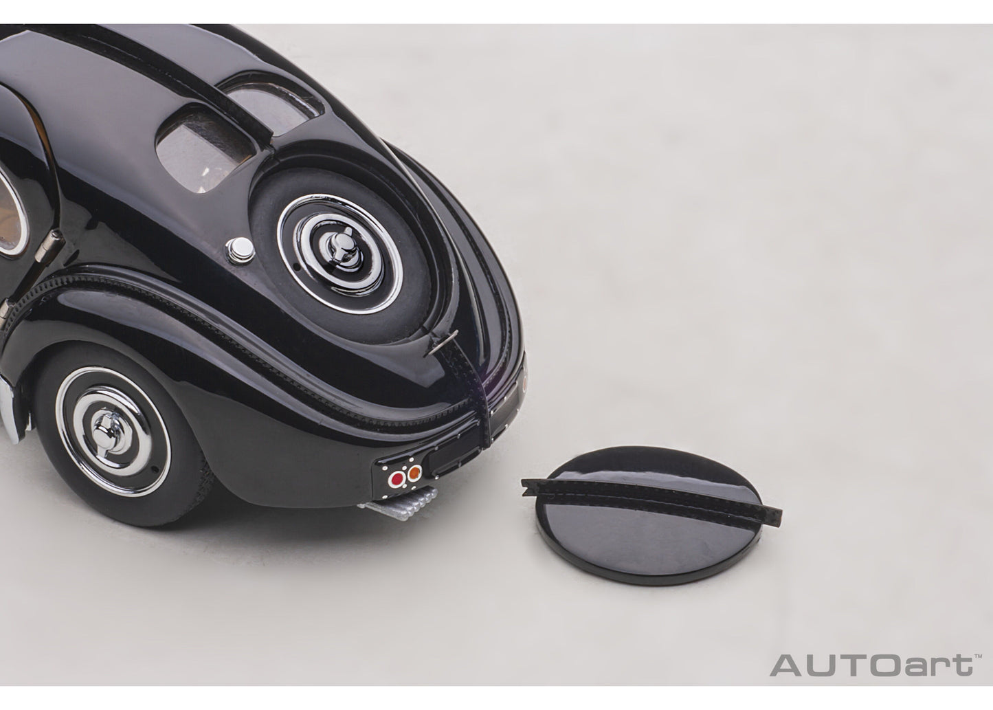 [Back-order] AUTOart 50946 1:43 Bugatti Type 57SC Atlantic 1938 (Black/Disc Wheel)