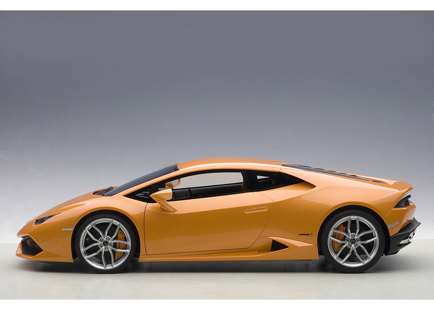 [Back-order] AUTOart 12098 1:12 Lamborghini Huracan LP610-4 Metallic Orange