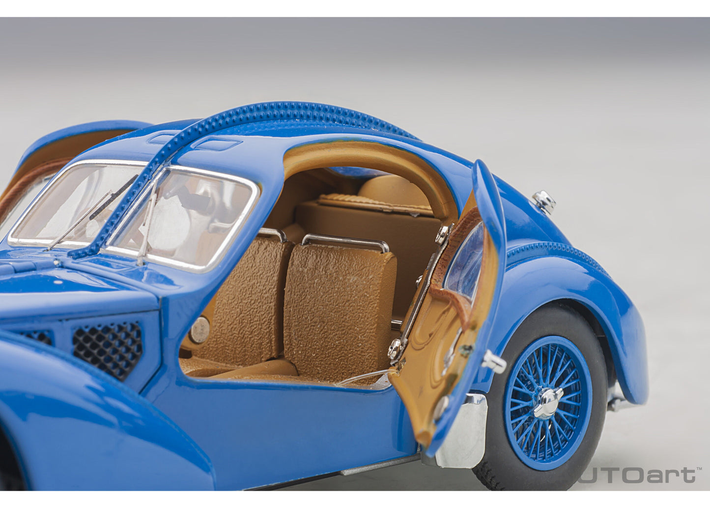 [Back-order] AUTOart 50947 1:43 Bugatti Type 57SC Atlantic 1938 (Blue/Wire Spoke Wheels)