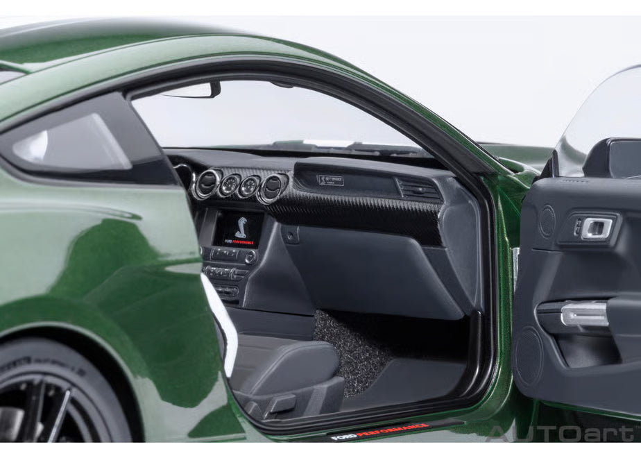 [ Back-order ] AUTOart 73097 1:18 Ford Mustang Shelby GT500 Green White Stripe model car