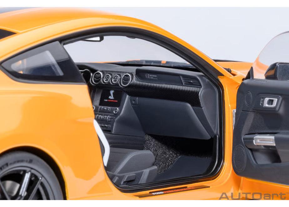 [ Back-order ] AUTOart 73099 1:18 Ford Mustang Shelby GT500 Orange Black Stripe model car