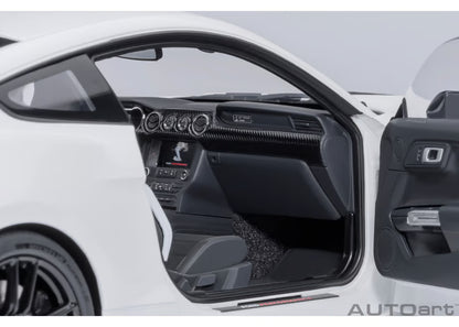[ Back-order ] AUTOart 73095 1:18 Ford Mustang Shelby GT500 White Black Stripe model car
