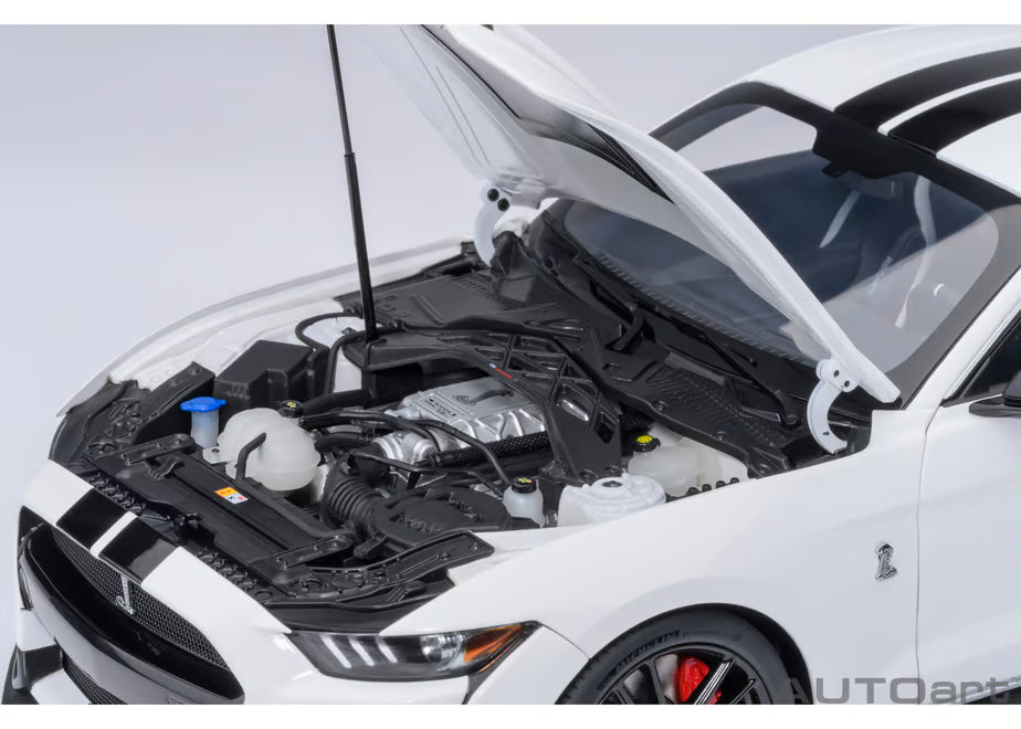 [ Back-order ] AUTOart 73095 1:18 Ford Mustang Shelby GT500 White Black Stripe model car