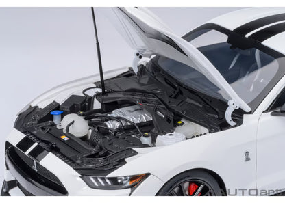 [ Back-order ] AUTOart 73095 1:18 Ford Mustang Shelby GT500 White Black Stripe model car