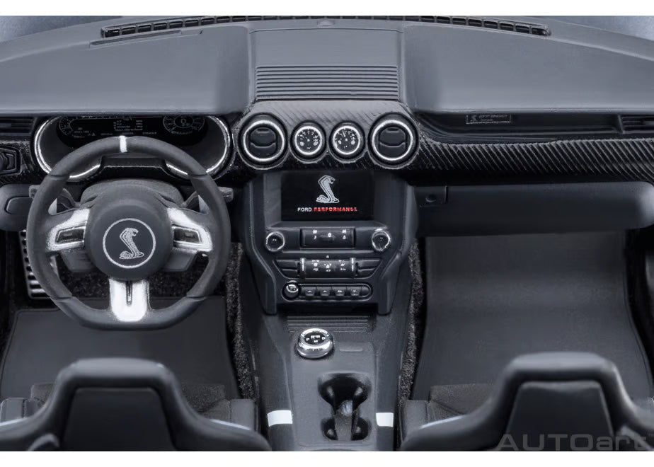 [ Back-order ] AUTOart 73096 1:18 Ford Mustang Shelby GT500 Silver Black Stripe model car