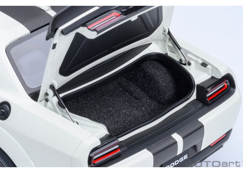 [ Back-order ] AUTOart 71766 1:18 Dodge Challenger SRT Superstock 23 White Carbon Black Stripe model car