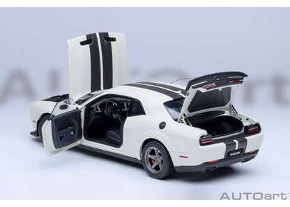 [ Back-order ] AUTOart 71766 1:18 Dodge Challenger SRT Superstock 23 White Carbon Black Stripe model car