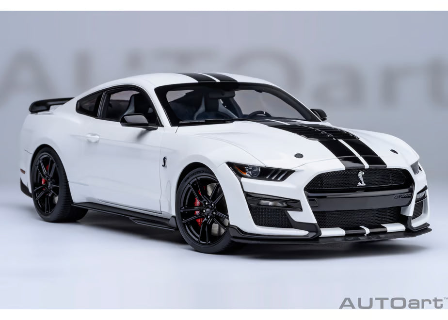 [ Back-order ] AUTOart 73095 1:18 Ford Mustang Shelby GT500 White Black Stripe model car