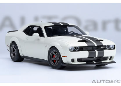 [ Back-order ] AUTOart 71766 1:18 Dodge Challenger SRT Superstock 23 White Carbon Black Stripe model car