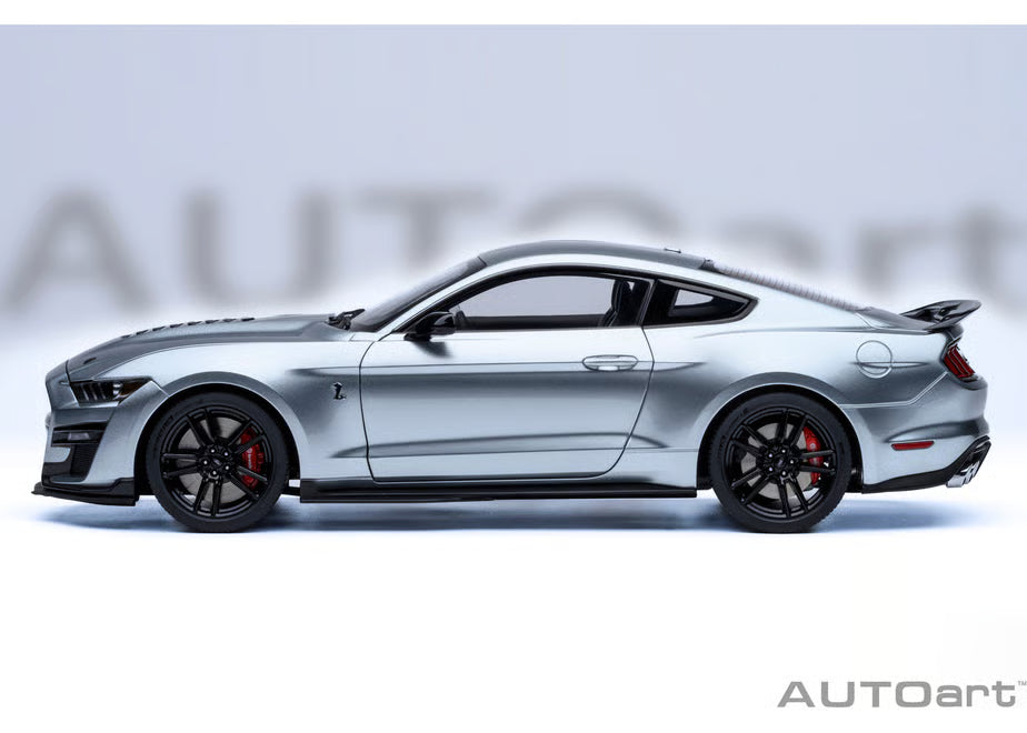 [ Back-order ] AUTOart 73096 1:18 Ford Mustang Shelby GT500 Silver Black Stripe model car