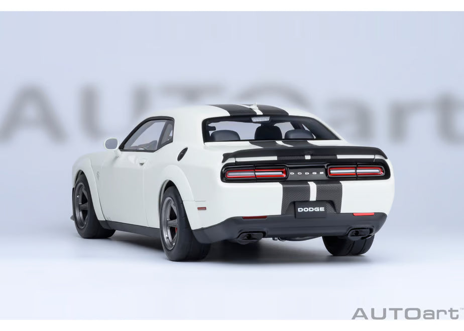 [ Back-order ] AUTOart 71766 1:18 Dodge Challenger SRT Superstock 23 White Carbon Black Stripe model car