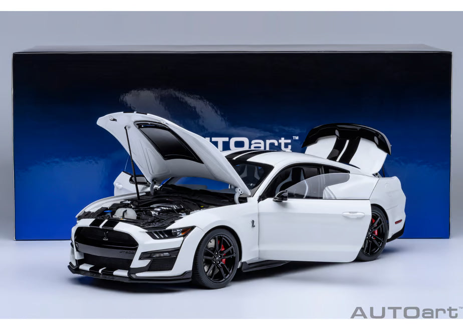 [ Back-order ] AUTOart 73095 1:18 Ford Mustang Shelby GT500 White Black Stripe model car