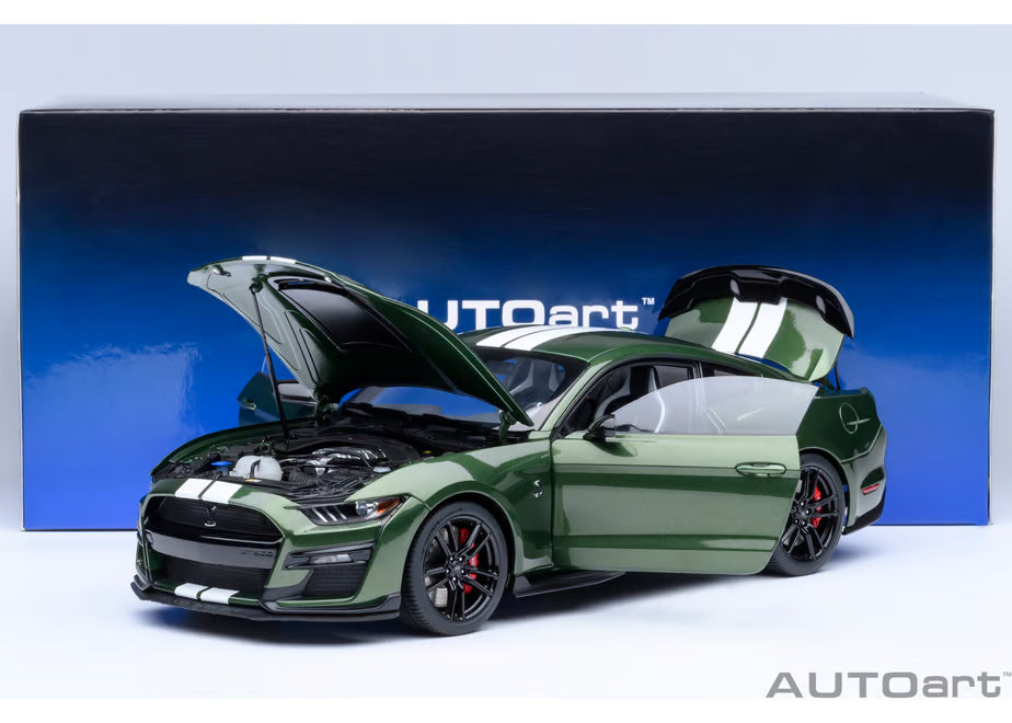 [ Back-order ] AUTOart 73097 1:18 Ford Mustang Shelby GT500 Green White Stripe model car