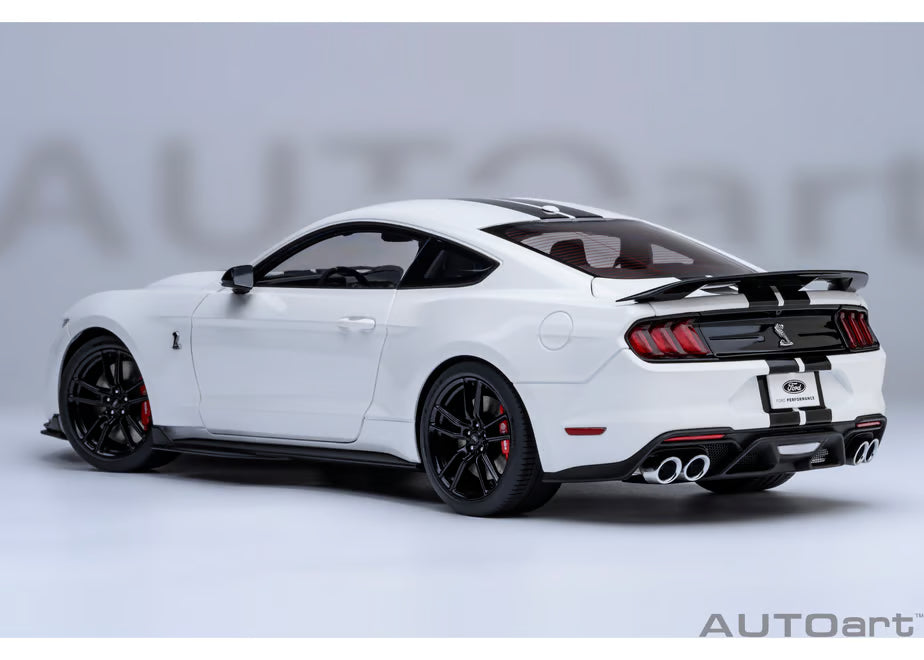 [ Back-order ] AUTOart 73095 1:18 Ford Mustang Shelby GT500 White Black Stripe model car
