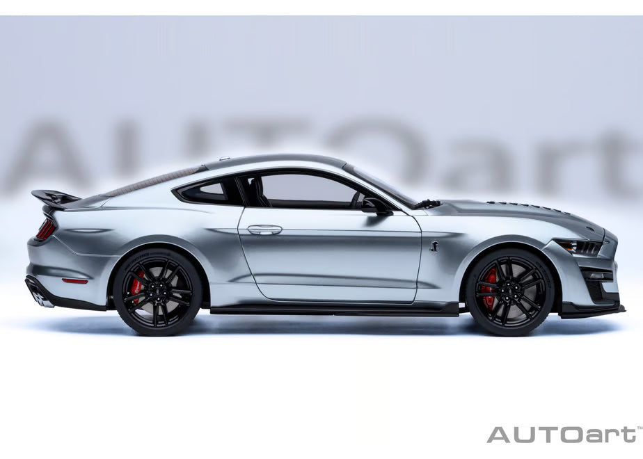 [ Back-order ] AUTOart 73096 1:18 Ford Mustang Shelby GT500 Silver Black Stripe model car