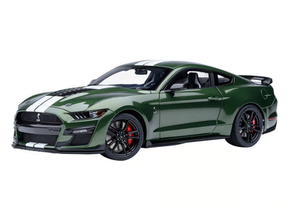 [ Back-order ] AUTOart 73097 1:18 Ford Mustang Shelby GT500 Green White Stripe model car