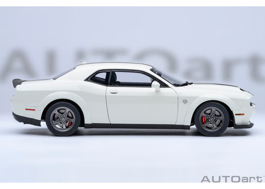 [ Back-order ] AUTOart 71766 1:18 Dodge Challenger SRT Superstock 23 White Carbon Black Stripe model car