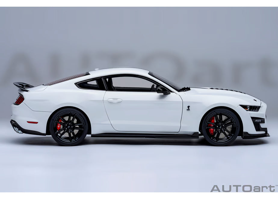 [ Back-order ] AUTOart 73095 1:18 Ford Mustang Shelby GT500 White Black Stripe model car