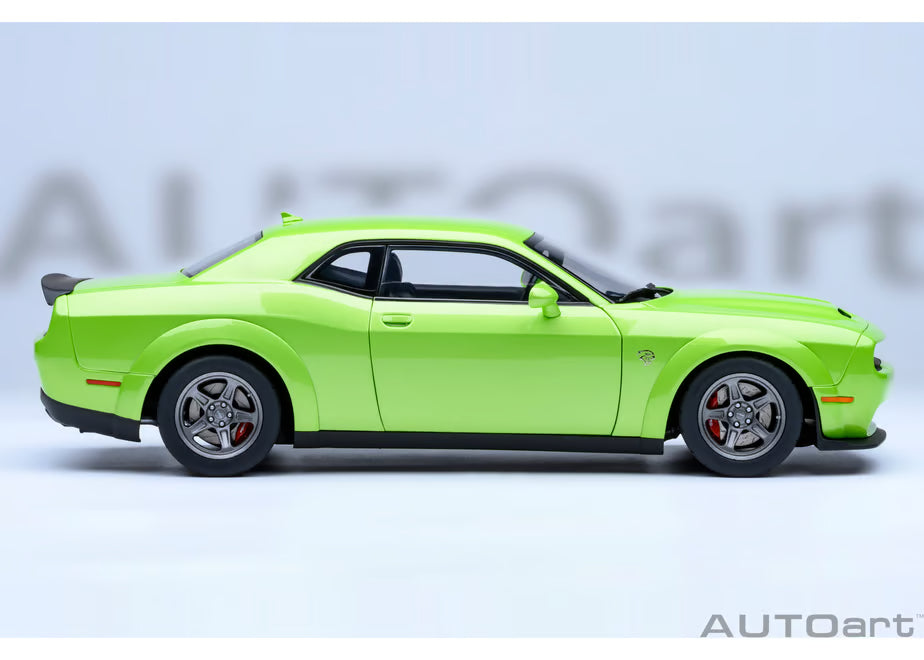 [ Back-order ] AUTOart 71769 1:18 Dodge Challenger SRT Super Stock 23 Metallic Lime Green model car