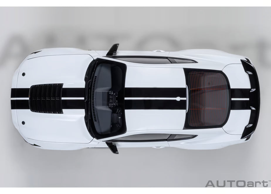 [ Back-order ] AUTOart 73095 1:18 Ford Mustang Shelby GT500 White Black Stripe model car