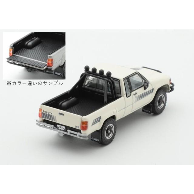 KS-062-396 GCD Gaincorp Products 1:64 Toyota Hilux 1985 Toyota Hilux SR5 Off-white