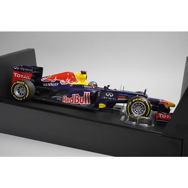 1:18 MINICHAMPS 110120001 Red Bull Racing Renault RB8 2012 #1 S.Vettel model car