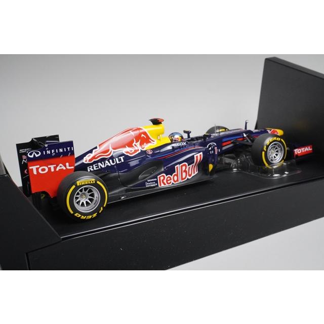 1:18 MINICHAMPS 110120001 Red Bull Racing Renault RB8 2012 #1 S.Vettel model car