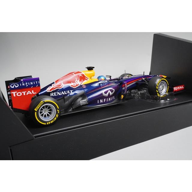 1:18 MINICHAMPS 110130001 Infiniti Red Bull Racing RB9 2013 #1 S.Vettel model car