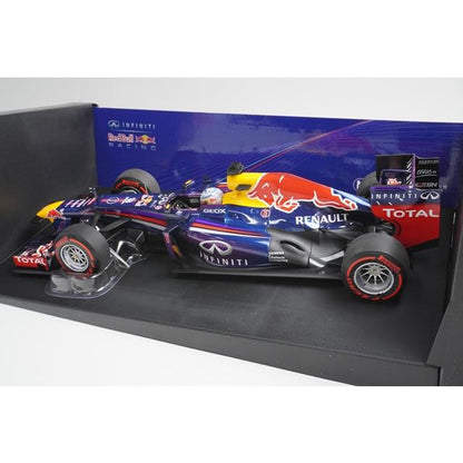 1:18 MINICHAMPS 110130101 Infiniti Red Bull Racing RB9 Brazilian GP 2013 #1 model car
