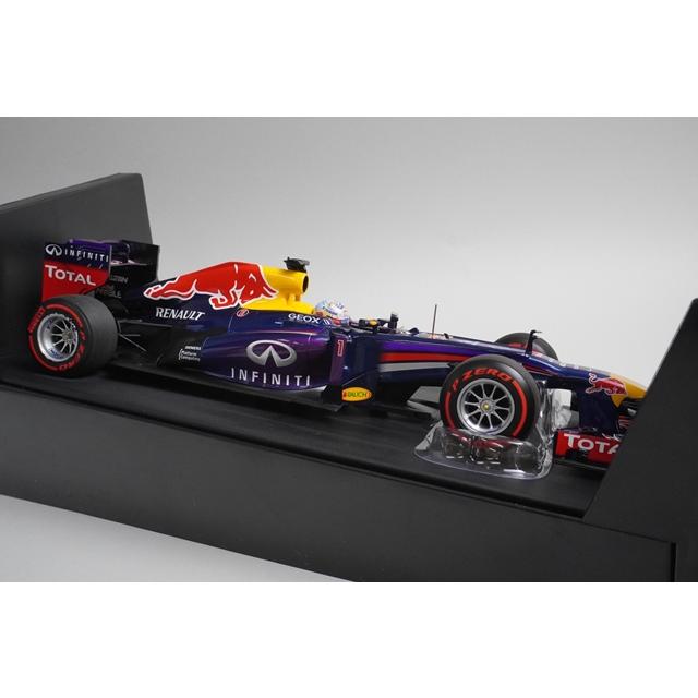 1:18 MINICHAMPS 110130101 Infiniti Red Bull Racing RB9 Brazilian GP 2013 #1 model car