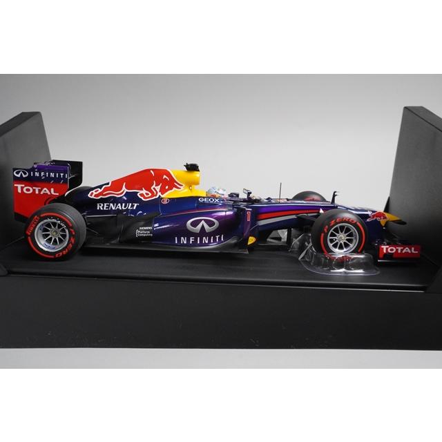 1:18 MINICHAMPS 110130101 Infiniti Red Bull Racing RB9 Brazilian GP 2013 #1 model car