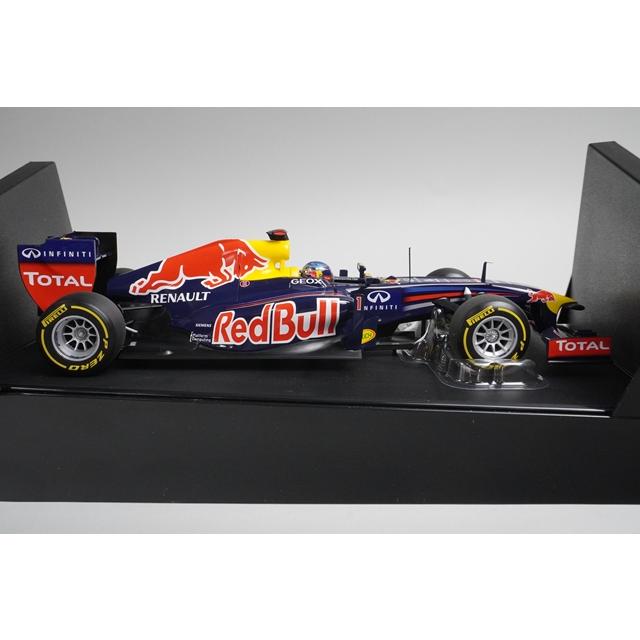 1:18 MINICHAMPS 113120171 Red Bull Racing Show Car 2012 #1 S.Vettel model car