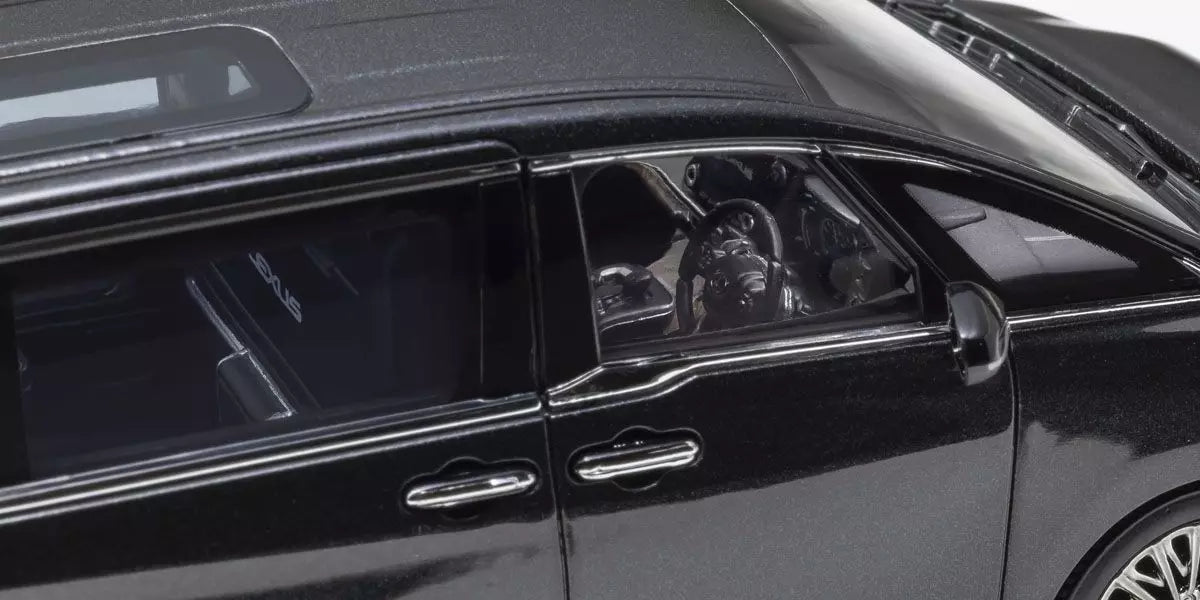 [ Back-order ] KYOSHO KS03924GBK 1:43 Lexus LM Graphite Black model car