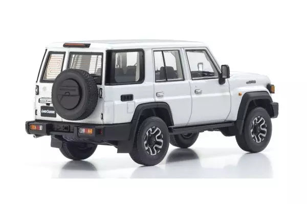 [ Back-order ] KYOSHO KS03928W 1:43 Toyota Land Cruiser 70 Super White II model car