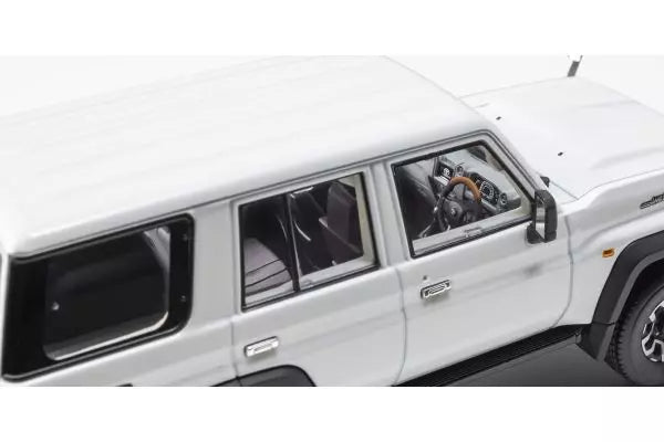 [ Back-order ] KYOSHO KS03928W 1:43 Toyota Land Cruiser 70 Super White II model car