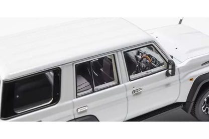 [ Back-order ] KYOSHO KS03928W 1:43 Toyota Land Cruiser 70 Super White II model car