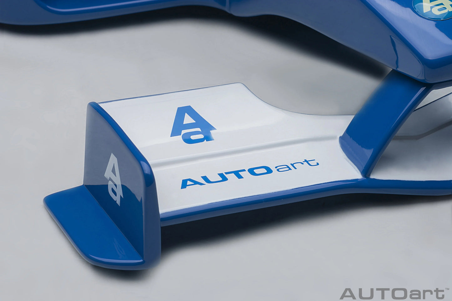 [ Back-order ] AUTOart 45562 Formula nose close hanger Blue 12 x 16cm