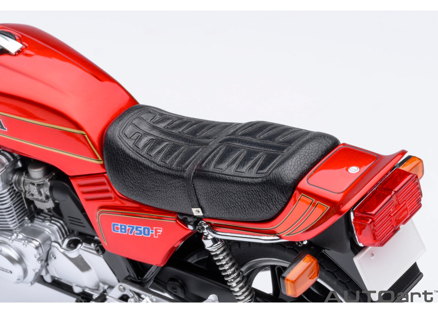 [ Back-order ] AUTOart 12561 1:12 F12 Honda CB750F Bari Bari Legend Koma Gun helmet included Motorcycle Model