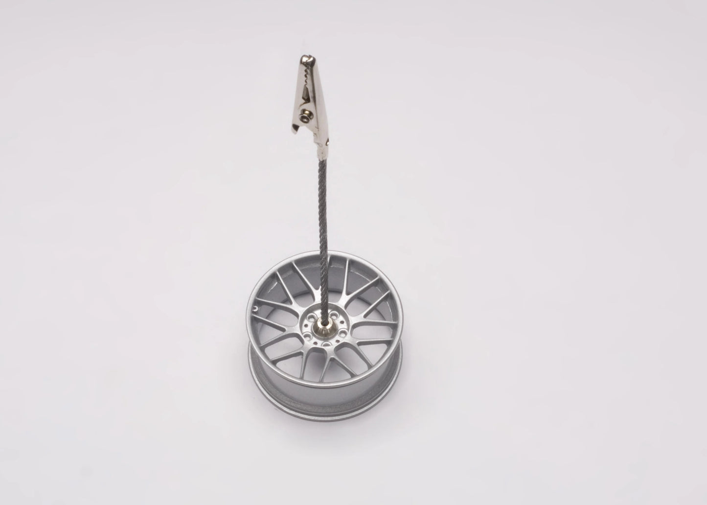 [ Back-order ] AUTOart 40408 1:12 racing wheel memo clip stand Silver 12.9 cm.