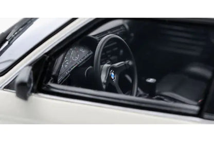 [ Back-order ] OttO OTM1097 1:18 BMW E30 325i TC2 Bauer 1988 White model car