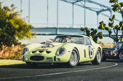 [ Back-order ] KYOSHO KS08438C 1:18 Ferrari 250GTO 1962 G. Wood #15 L. Green model car