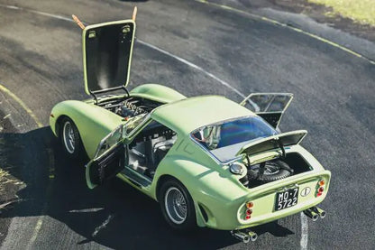 [ Back-order ] KYOSHO KS08438C 1:18 Ferrari 250GTO 1962 G. Wood #15 L. Green model car