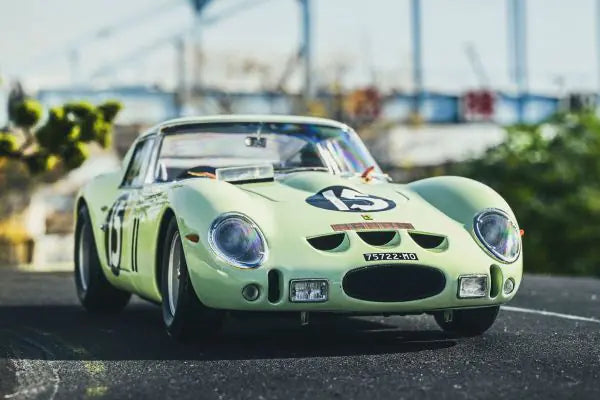 [ Back-order ] KYOSHO KS08438C 1:18 Ferrari 250GTO 1962 G. Wood #15 L. Green model car