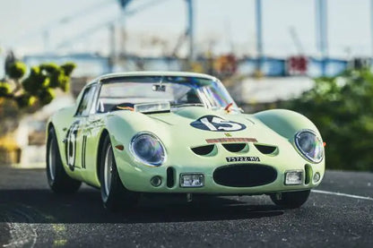 [ Back-order ] KYOSHO KS08438C 1:18 Ferrari 250GTO 1962 G. Wood #15 L. Green model car