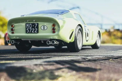 [ Back-order ] KYOSHO KS08438C 1:18 Ferrari 250GTO 1962 G. Wood #15 L. Green model car