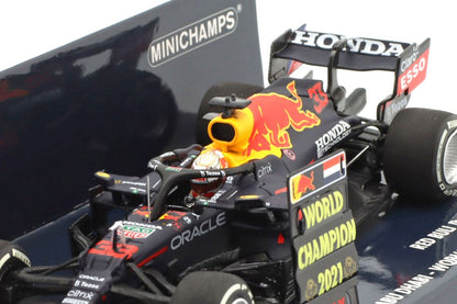 410212333 MINICHAMPS 1:43 Honda Red Bull Racing RB16B M. Verstappen Abu Dhabi GP 2021 Winner World Champion with Pit Board