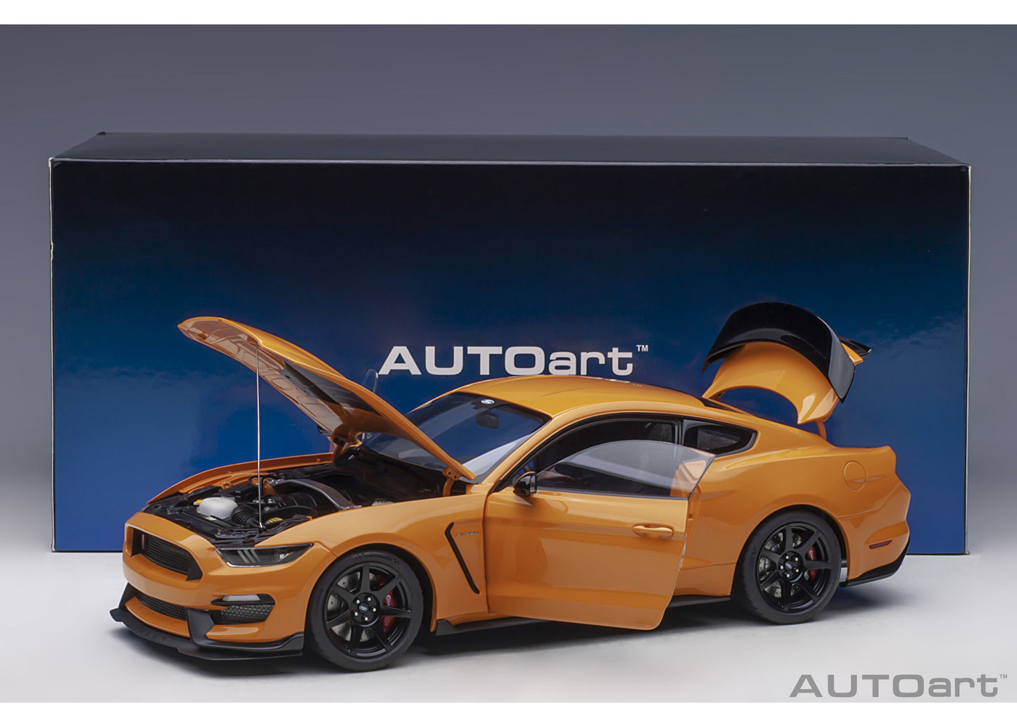 72929 AUTOart 1:18 Ford Shelby GT350R Metallic Orange model car