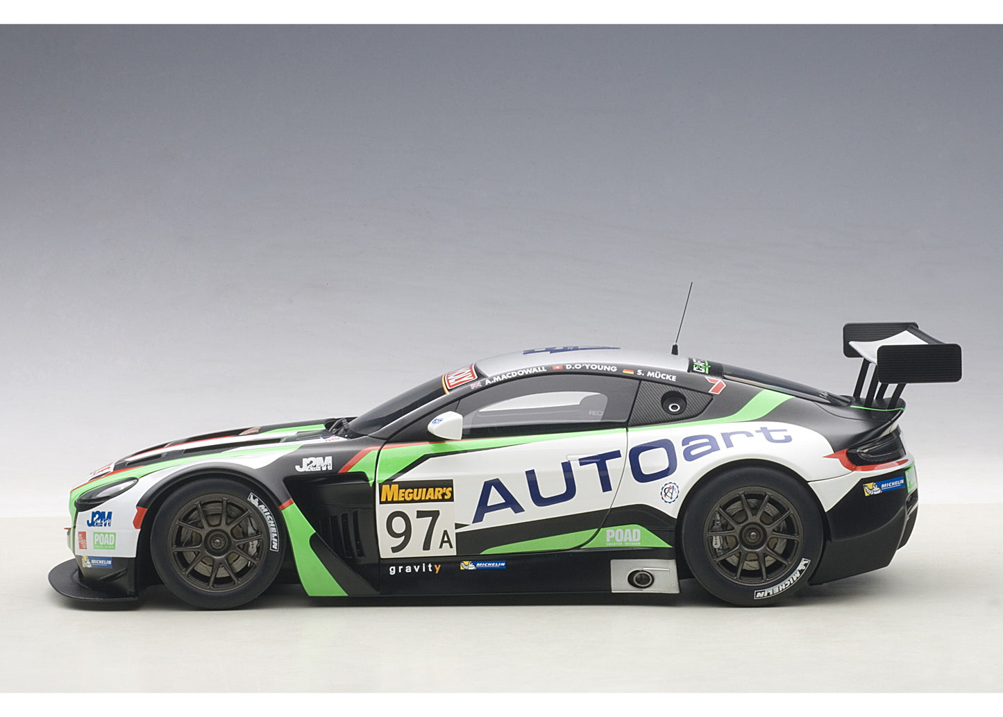 81506 AUTOart 1:18 Aston Martin V12 Vantage Bathurst 12h 2015 #97