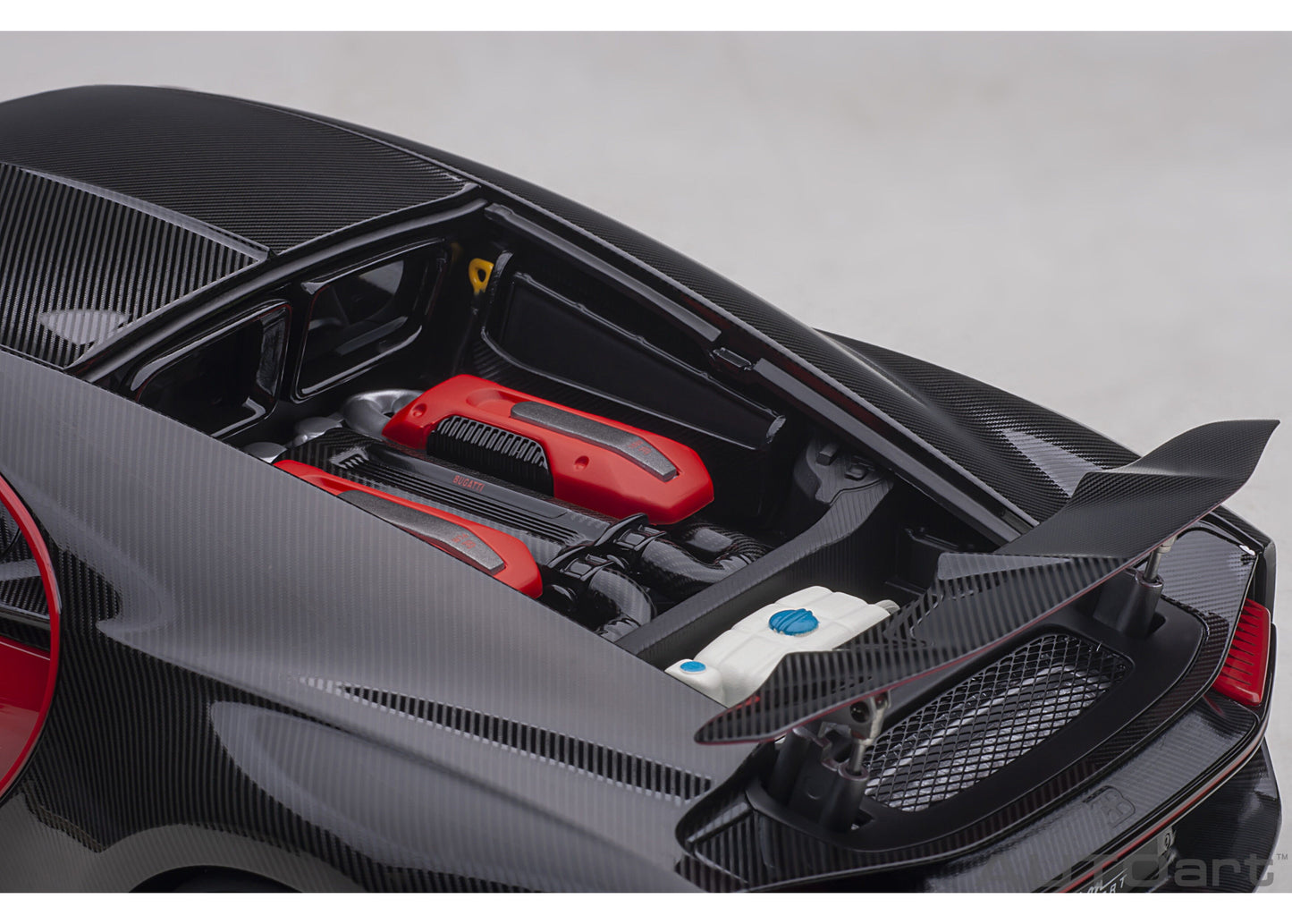 70996 AUTOart 1:18 Bugatti Chiron Sports 2019 Red / Carbon Black